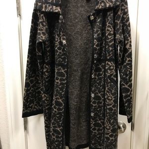 Stylish Leopard sweater jacket with pockets